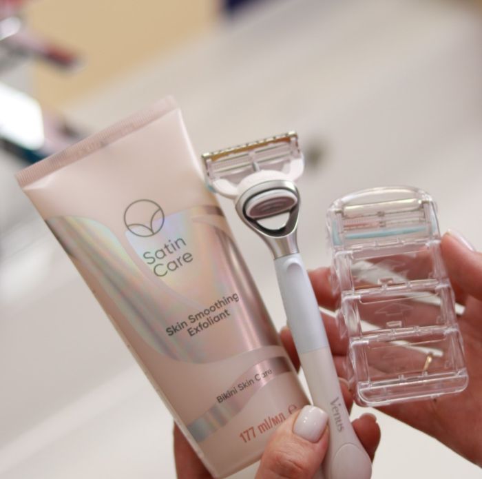 Venus Satin Care Bikini Набір для чутливої шкіри + Venus Satin Care Bikini Гель для гоління мл
