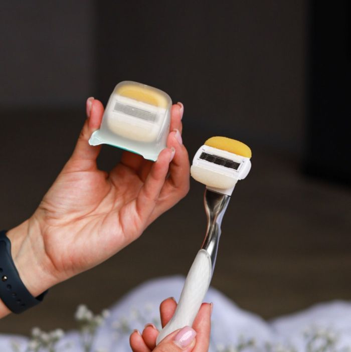 Venus Набір MADEIRA (станок Olay Coconut 2 картриджі + стильна косметичка)