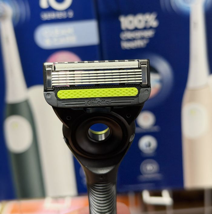 Gillette Labs 1 Neon Night Станок для гоління чоловічий + підставка